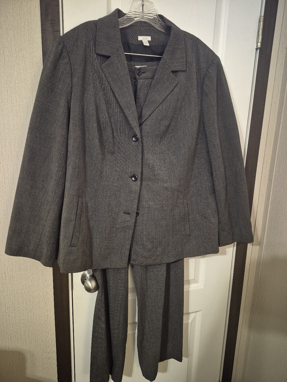 Apt. 9 Women's Gray Two-Piece Suit